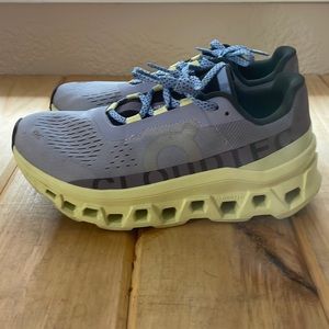 Women’s Size 8 On Cloudmonster Running Shoes.